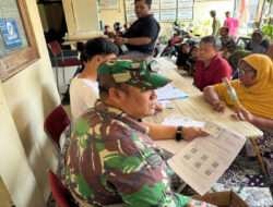 Pastikan Tepat Sasaran, Babinsa Kemlayan Bantu Pendistribusian Beras Untuk Warga Masyarakat Kurang Mampu