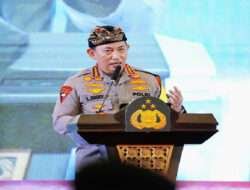 Kapolri Beri Penghargaan Casis Bintara Jari Putus Dibegal Masuk Bintara Polri