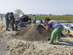 Bermandikan Keringat Dibawah Terik Matahari Satgas TMMD Ke-120 Kodim 0726/Sukoharjo, Semangat kerjakan Sasaran Fisik