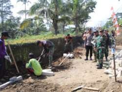 Dandim 0806/Trenggalek Tinjau Pembangunan Jalan Paving Program TMMD ke-120 di Desa Tanggaran