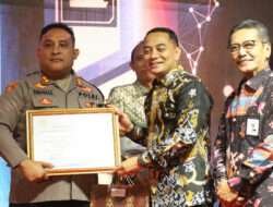 Kapolres Pelabuhan Tanjung Perak Menerima Penghargaan Dari PT DLU kategori Fasilitator