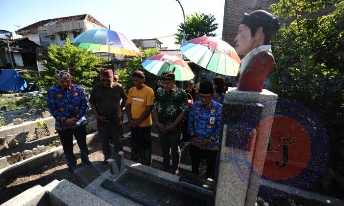 Dalam Peringatan Hari Jadi Ke-46 Taman Budaya Jatim Bersama Disbudpar Jatim Mendatangi Makam Cak Durasim