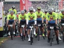 Kapolda Jatim Bersama Ribuan Pesepeda dari 17 Negara Ikuti Bromo KOM X 2024