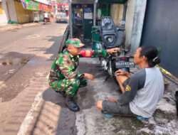Tak Pandang Bulu, Tukang Tambal Ban Tak Luput Jadi Sasaran Komsos Babinsa Jayengan