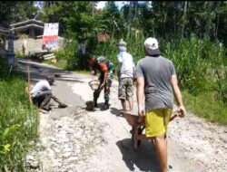 Manunggal Bersama Rakyat, Babinsa Koramil 0801/08 Tulakan Turut Berkontribusi Perbaikan Jalan