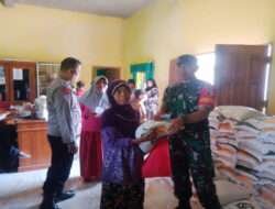 Babinsa Koramil Pangkur Laksanakan Pengamanan Penyaluran Bantuan Beras