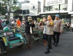Tebar Kebahagiaan, Kapolrestabes Surabaya Kembali Gelar Sarapan Bareng Abang Becak