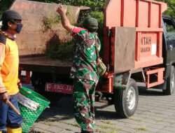 Gandeng Tim Saberling, Babinsa Kelurahan Keprabon Laksanakan Kerja Bakti Pembersihan Lingkungan di Sepanjang Jalan Diponegoro