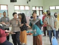 Polwan Polres Mojokerto Hibur ODGJ dengan Joget Poco-Poco