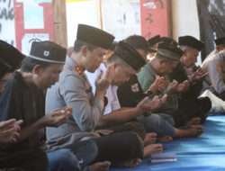 Polres Malang Bareng JSKK dan PK3 Gelar Doa Bersama di Pintu 13 Stadion Kanjuruhan