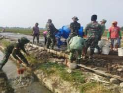 Kejar Target, Satgas TMMD Ke 120 Kodim 0726/Sukoharjo dan Warga Kebut Pengecoran Jalan