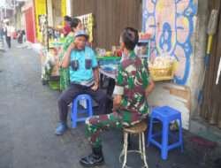 Sambangi Juru Parkir, Bati Komsos Koramil 03/Serengan Ajak Tingkatkan Keamanan Kewaspadaan