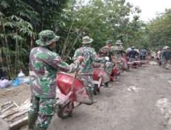 Unik dan Menarik, Tertib Antrian Angkong Saat Pengecoran Tetap Rapi