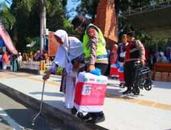 Polisi Ramah Lansia Beri Layanan Prima Pemberangkatan CJH Situbondo