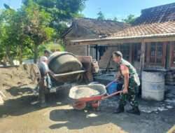 Peduli Terhadap Masyarakat, Babinsa Renovasi Rumah Warga
