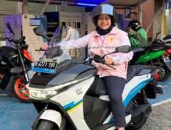 Hemat 80%, Srikandi PLN Pilih Pulang Pergi Naik Motor Listrik