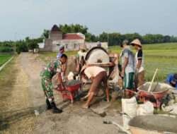 Optimalkan Pengairan SawahBabinsa Posramil Gerih Gotong Royong Bangun Talud Irigasi