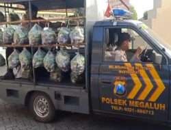 Cara Unik Sampaikan Pesan Kamtibmas, Polisi di Jombang Sulap Mobil Patroli Jadi Gerobak Sayur Gratis