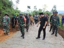 Dansatgas TMMD Kodim 0806/Trenggalek dan Bupati Tinjau Progres Pembangunan Jalan Penghubung Antar Desa