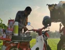 Cara Unik Pak Bhabin Dlanggu Ajak Masyarakat Jaga Kamtibmas di Mojokerto