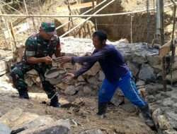 Kerja Bakti Babinsa: Membangun Jembatan Jalan untuk Masyarakat