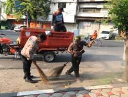 Peringati Hari Solo Menyapu, Kodim 0735/Surakarta Terjunkan Babinsa Laksanakan Pembersihan di Wilayah Binaan