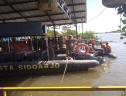 Satuan Brimob Polda Jatim Gelar Lantihan SAR Perkuat Kemampuan Pertolongan di Perairan