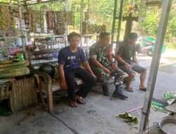 Obrolan Penuh Kekeluargaan Babinsa Plosokerep dan Warga