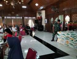 Pastikan Tepat Sasaran,Babinsa Sriwedari Dampingi Pendistribusian Beras dari Bulog Untuk Warga Kurang Mampu