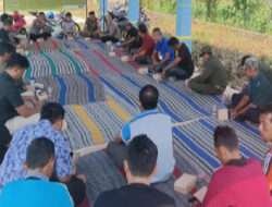 Komsos Dengan Warga, Babinsa Koramil 0801/01 Pacitan Tekankan Jaga Kamtibmas