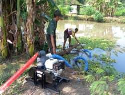Bapak Sukoco Terima Bantuan Mesin Pompa Air dari Kodim 0802/Ponorogo : Kami Bangga dengan Bantuan Mesin Pompa Ini