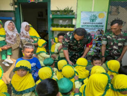 Bangkitkan Semangat Belajar Sejak Usia Dini, Babinsa Kemlayan datangi Sekolah TK Aisyiah dan Berikan Edukasi