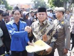 Polisi Kawal Aksi Damai PMII Situbondo Unras Tolak Wacana Bangun Wisata Karaoke Berlangsung Tertib