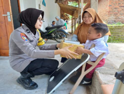 Peduli Kaum Difabel, Polwan Polres Ponorogo Berikan Perhatian Khusus Pelajar Penyandang Disabilitas