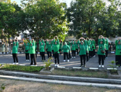 Sehat dan Bugar Bersama Anggota Kodim 0802/Ponorogo dan Persit KCK Cab. XVI Dim Ponorogo dalam Olahraga Jalan Santai