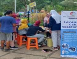 Bakti Sosial Siswa Keperawatan SMK Unggulan Terpadu di Taman Cahaya Pakal