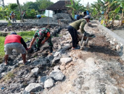 Gotong Royong Membangun Talud Jalan