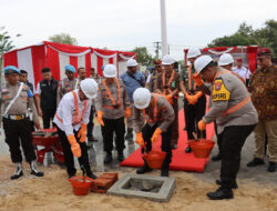 Irwasda Polda Jatim Letakan Batu Pertama Pembangunan Mako Polres Pamekasan