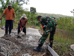 Penuh Semangat Babinsa Klego Bantu Masyarakat