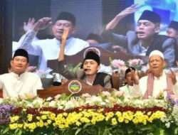 Rayakan 1 Muharram, Bupati Lamongan Serahkan Insentif Kepada Guru Ngaji, Pengurus Ponpes dan Takmir Masjid