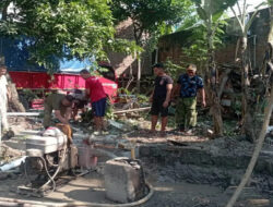 Bersama Warga, Babinsa Jebres Pelopori Gotong Royong Pembersihan Area Pembuatan Sumur Bor