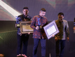 Berhasil jaga Kamtibmas Selama Pemilu, Kapolres Gresik Raih Penghargaan Radar Surabaya Awards 2024