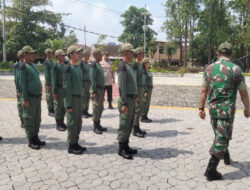 Bina Sikap, Mental, dan Disiplin Anggota Linmas, Babinsa Bersama Bhabinkamtibmas Setabelan Latihkan PBB