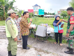 Dorong Kemajuan UMKM, Babinsa Sriwedari Sambangi Penjual Jamu dan Berikan Motivasi