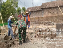 Giat Bantu Warga, Babinsa Kodim 0802/Ponorogo Ikut Kerja Bakti Bangun TPA