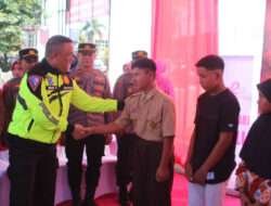 Kapolda Jatim Serahkan Bantuan Peralatan Kantor Untuk Polsek dan Koramil