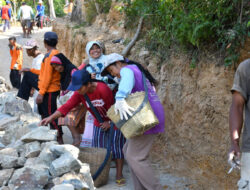 Gigihnya Ibu Ibu dalam Menyukseskan Program TMMD ke 121 Tahun 2024 Kodim 0802/Ponorogo