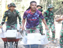 Penuh Semangat Dan Tak Kenal Lelah,Satgas TMMD Ke 121 Kodim Ngawi Angkat Matrial