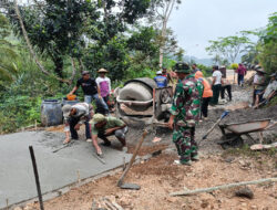 Warga Desa Selur Senang, Kerja Bareng Pak Tentara Tidak Ada Capeknya