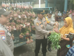 Polsek Cerme Berbagi Paket Sayuran Menebar Kebaikan di Tengah Masyarakat